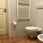 A Due Passi Dal Ponte בית הארחה 3*