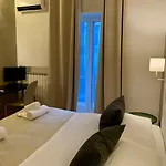 A Due Passi Dal Ponte בית הארחה 3*