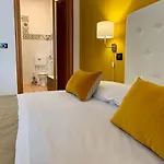 A Due Passi Dal Ponte 3* טאראנטו
