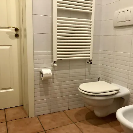 A Due Passi Dal Ponte Pensión 3*