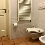 A Due Passi Dal Ponte ゲストハウス タラント