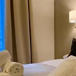 A Due Passi Dal Ponte ゲストハウス