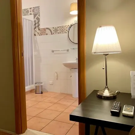 A Due Passi Dal Ponte Πανσιόν Ταράντο